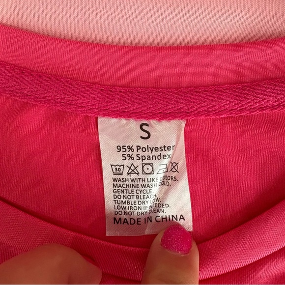 Mean Girls “We Wear Pink” Women’s Small Polyester Pink Graphic Shirt Sleeve Tee - Picture 3 of 3